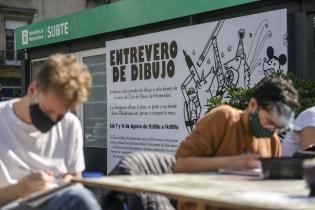 Jornada de dibujo a cielo abierto en Plaza del Entrevero organizada por el Centro de Exposiciones SUBTE Jornada de dibujo a cielo abierto en Plaza del Entrevero organizada por el Centro de Exposiciones SUBTE