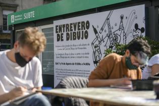 Jornada de dibujo a cielo abierto en Plaza del Entrevero organizada por el Centro de Exposiciones SUBTE