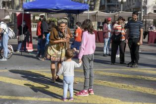 Intervenciones artísticas en Av.18 de julio en el marco de «La cultura va por barrios» Intervenciones artísticas en Av.18 de julio en el marco de «La cultura va por barrios»