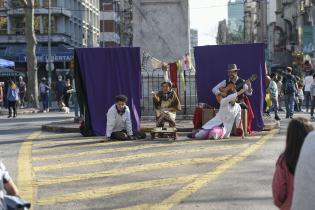 Intervenciones artísticas en Av.18 de julio en el marco de «La cultura va por barrios» Intervenciones artísticas en Av.18 de julio en el marco de «La cultura va por barrios»