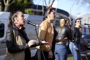 Las Rodettes presentándose en la plaza Chopin en el marco de La cultura va por barrios