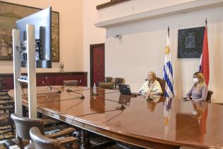 Intendenta Carolina Cosse participa del ciclo Mujeres del mundo en la política Intendenta Carolina Cosse participa del ciclo Mujeres del mundo en la política