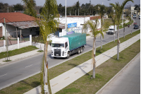 Transporte de carga en Avenida José Belloni