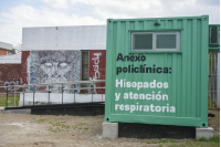  Instalación de contenedores en Policlínica La Teja