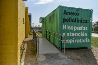 Instalación de contenedores en Policlínica Los Ángeles Instalación de contenedores en Policlínica Los Ángeles
