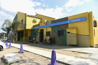 Instalación de contenedores en Policlínica Los Ángeles Instalación de contenedores en Policlínica Los Ángeles