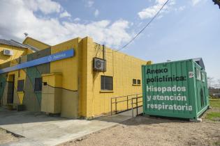 Instalación de contenedores en Policlínica Los Ángeles Instalación de contenedores en Policlínica Los Ángeles