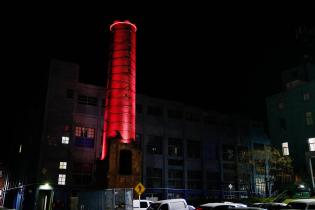 Iluminación de el Parque Tecnológico Industrial del Cerro por Mes de la Diversidad