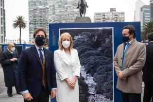 Apertura oficial de la «Expo Democracia» en la Plaza Independencia