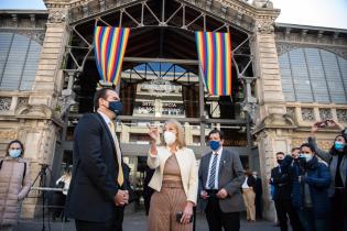 Recorrida de la Intendenta de Montevideo Carolina Cosse junto al presidente del BID en el Mercado Agrícola de Montevideo 