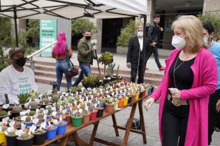 Inauguración de la Feria de la Primavera en la explanada de la Intendencia de Montevideo