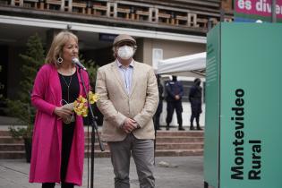 Inauguración de la Feria de la Primavera en la explanada de la Intendencia de Montevideo