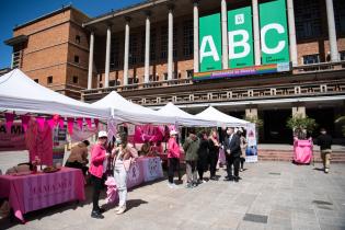 Actividad « Tejiendo Sororidad » en el marco del Día Mundial contra el Cáncer de Mama 