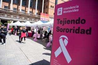 Actividad « Tejiendo Sororidad » en el marco del Día Mundial contra el Cáncer de Mama 