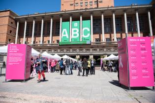 Actividad « Tejiendo Sororidad » en el marco del Día Mundial contra el Cáncer de Mama Actividad « Tejiendo Sororidad » en el marco del Día Mundial contra el Cáncer de Mama