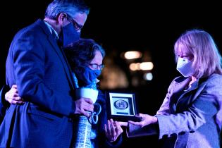 Declaración de Ciudadana Ilustre a Cecilia Fernández en Plaza Las Pioneras Declaración de Ciudadana Ilustre a Cecilia Fernández en Plaza Las Pioneras