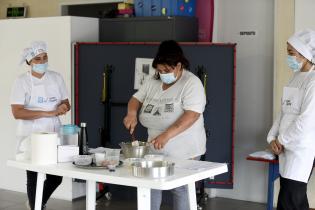 Taller de Cocina Uruguay en el Salón Comunal Elena Graña Taller de Cocina Uruguay en el Salón Comunal Elena Graña