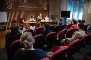 Intendenta de Montevideo participa de panel "Desperdicios de alimentos en Uruguay" en la Universidad Católica del Uruguay