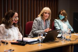 Intendenta de Montevideo participa de panel "Desperdicios de alimentos en Uruguay" en la Universidad Católica del Uruguay