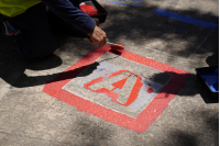 Pintada de sellos ABC en el Mercado Agrícola de Montevideo