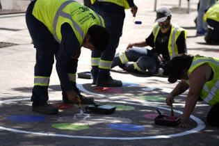 Pintada de sellos ABC en el Mercado Agrícola de Montevideo