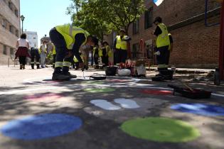 Pintada de sellos ABC en el Mercado Agrícola de Montevideo