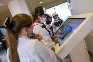 Visita de niñas y niños de escuela del departamento de Treinta y Tres a Montevideo