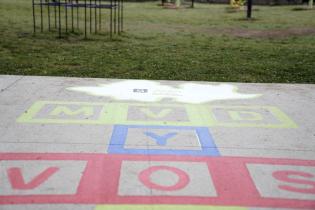 Pintada de sellos ABC en la Plaza de Deportes n°10 Pintada de sellos ABC en la Plaza de Deportes n°10