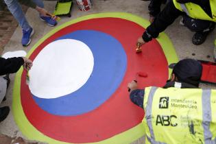 Pintada de sellos ABC en la Plaza de Deportes n°10 Pintada de sellos ABC en la Plaza de Deportes n°10