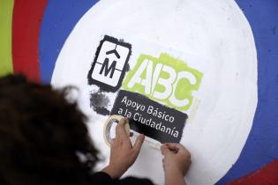 Pintada de sellos ABC en la Plaza de Deportes n°10 Pintada de sellos ABC en la Plaza de Deportes n°10