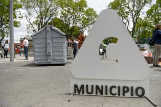 Actividad de limpieza y cuidado del medio ambiente en la Plaza Alcala de Henares