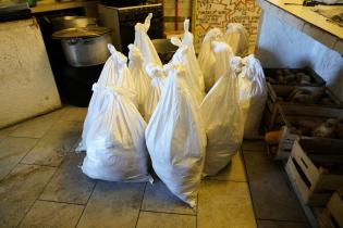 Entrega de alimentos a olla popular en el marco del Carnaval ABC