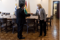 Intendenta de Montevideo Carolina Cosse recibe a Embajador de Bolivia Esteban Elmer Catarina Mamani