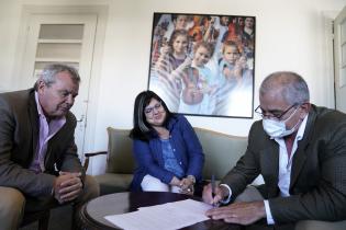Firma de convenio de cooperación de la Intendencia de Montevideo con la Intendencia de Flores Firma de convenio de cooperación de la Intendencia de Montevideo con la Intendencia de Flores
