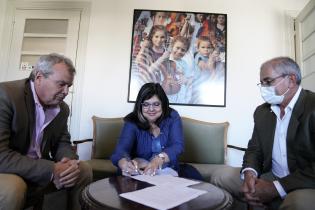 Firma de convenio de cooperación de la Intendencia de Montevideo con la Intendencia de Flores Firma de convenio de cooperación de la Intendencia de Montevideo con la Intendencia de Flores