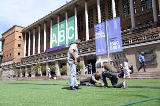 Armado de cancha lúdica en la explanada de la IM