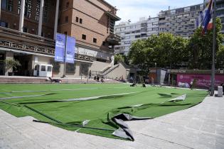 Armado de cancha lúdica en la explanada de la IM Armado de cancha lúdica en la explanada de la IM