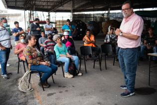 Entrega de motocarros y adopción de caballos