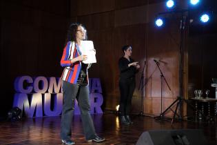 Conmemoración de los 25 años de Comuna Mujer en la Sala Ernesto de los Campos Conmemoración de los 25 años de Comuna Mujer en la Sala Ernesto de los Campos