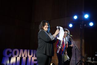 Conmemoración de los 25 años de Comuna Mujer en la Sala Ernesto de los Campos