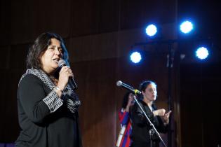 Conmemoración de los 25 años de Comuna Mujer en la Sala Ernesto de los Campos