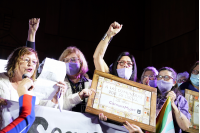 Conmemoración de los 25 años de Comuna Mujer en la Sala Ernesto de los Campos