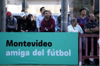 Partido de las estrellas en la explanada de la Intendencia de Montevideo