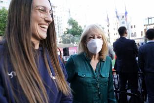 Partido de las estrellas en la explanada de la Intendencia de Montevideo