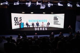 Intendenta de Montevideo Carolina Cosse participa en el primer panel de Conferencia DERES 2021 Intendenta de Montevideo Carolina Cosse participa en el primer panel de Conferencia DERES 2021