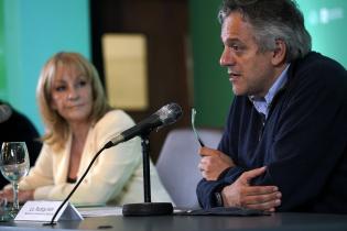 Firma de convenio entre la Intendencia de Montevideo, UDELAR y la AHRU Firma de convenio entre la Intendencia de Montevideo, UDELAR y la AHRU