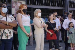 Actividad de la Comedia Nacional en la vereda del Centro Cultural Florencio Sánchez 