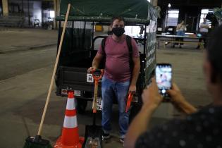 Entrega de motocarros a clasificadores