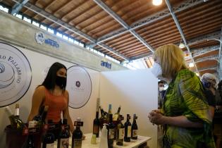 Recorrida por el Mercado del Vino en el Mercado Agrícola de Montevideo