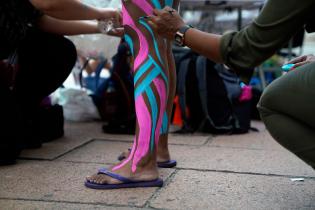 Body painting en la explanada del Teatro Solís en el marco de la semana de Equidad Étnico Racial 